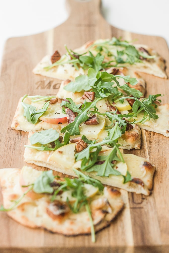 Crisp apples, peppery arugula, crunchy pecans and warm, melty aged cheddar cheese ... you seriously cannot go wrong with apple and arugula flatbread. | aheadofthyme.com