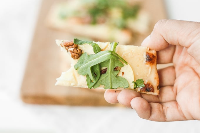 Crisp apples, peppery arugula, crunchy pecans and warm, melty aged cheddar cheese ... you seriously cannot go wrong with apple and arugula flatbread. | aheadofthyme.com