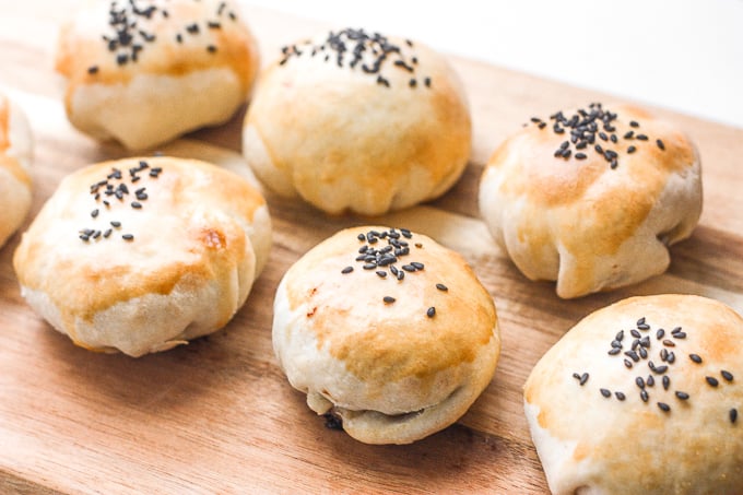 Mini meat pies with soy sauce are flakey puff pastries stuffed with delicious and juicy meat inside marinated with Asian flavours. | aheadofthyme.com