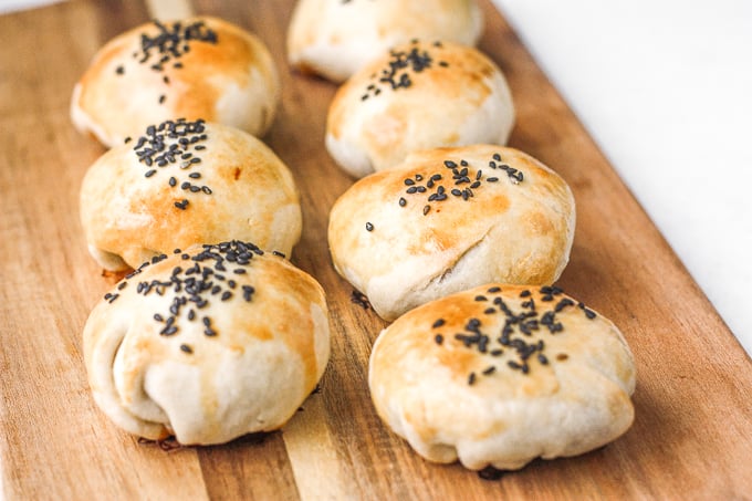 Mini meat pies with soy sauce are flakey puff pastries stuffed with delicious and juicy meat inside marinated with Asian flavours. | aheadofthyme.com