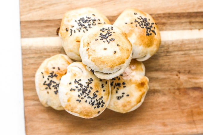 Mini meat pies with soy sauce are flakey puff pastries stuffed with delicious and juicy meat inside marinated with Asian flavours. | aheadofthyme.com