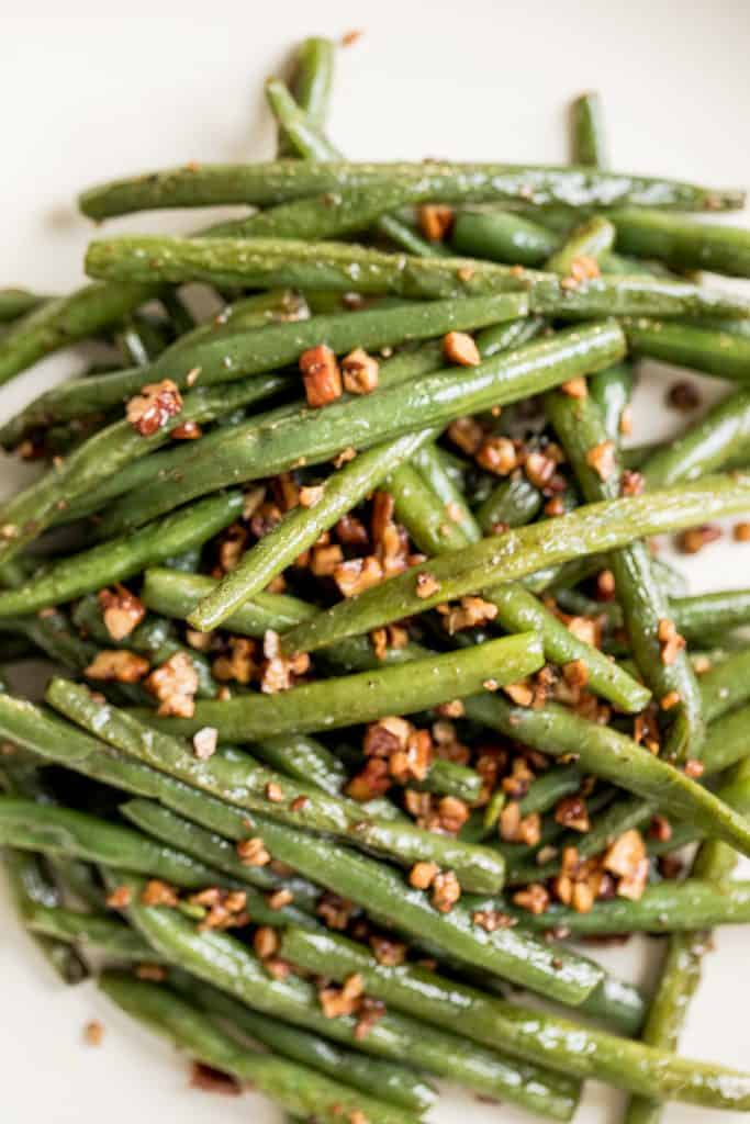 With only a few ingredients, it is amazing how much flavour these 10-minute nutty green beans produce. Earthy green beans perfectly balance with crunchy pecans, and coated with smooth buttery goodness. | aheadofthyme.com