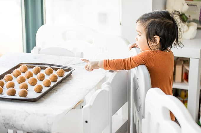 The cutest bite-sized treat to serve at any event are vanilla cake pops from scratch -- luckily, they are actually simple and easy to make! | aheadofthyme.com