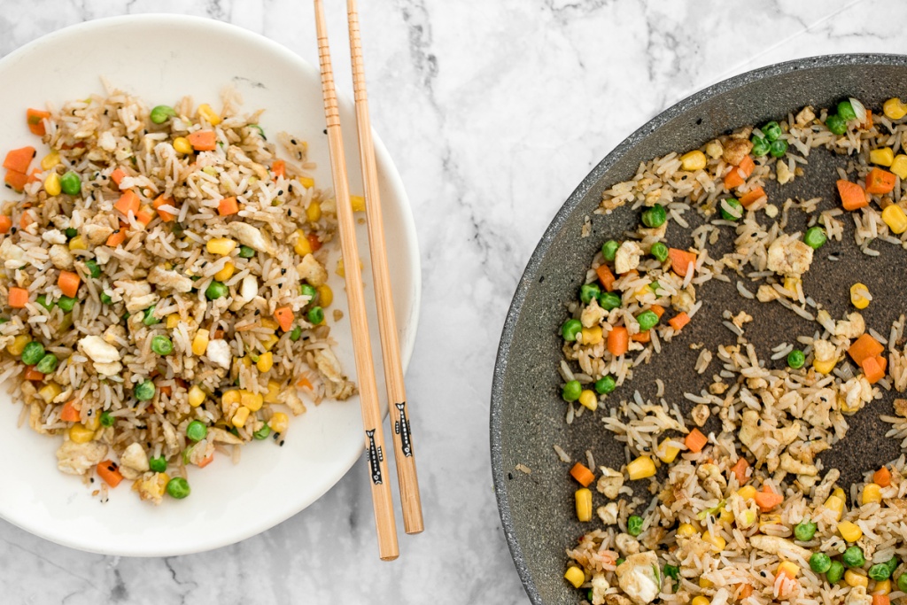 Make flavourful, Chinese restaurant-style vegetarian fried rice at home in 10 minutes, with fully customizable ingredients, and say good-bye to take-out! | aheadofthyme.com
