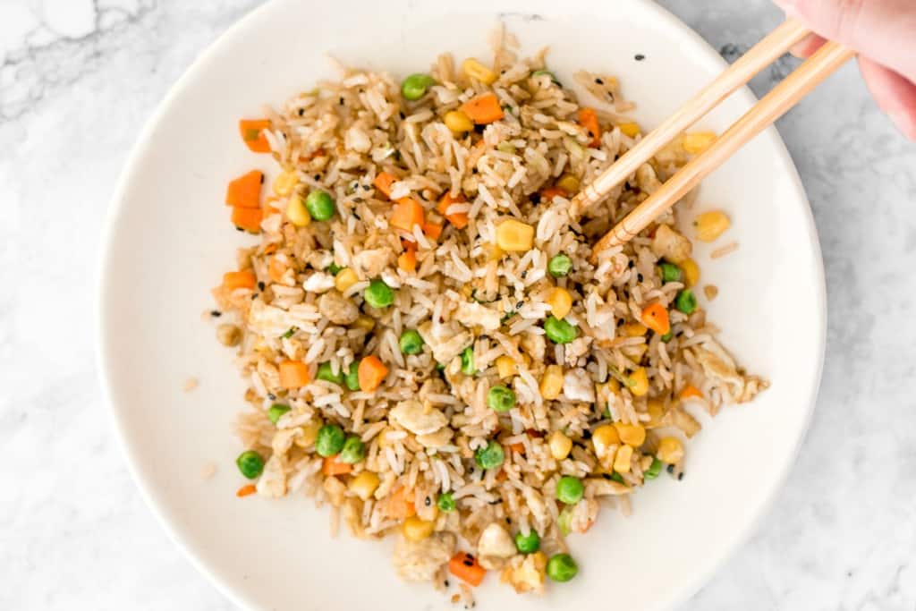 Make flavourful, Chinese restaurant-style vegetarian fried rice at home in 10 minutes, with fully customizable ingredients, and say good-bye to take-out! | aheadofthyme.com