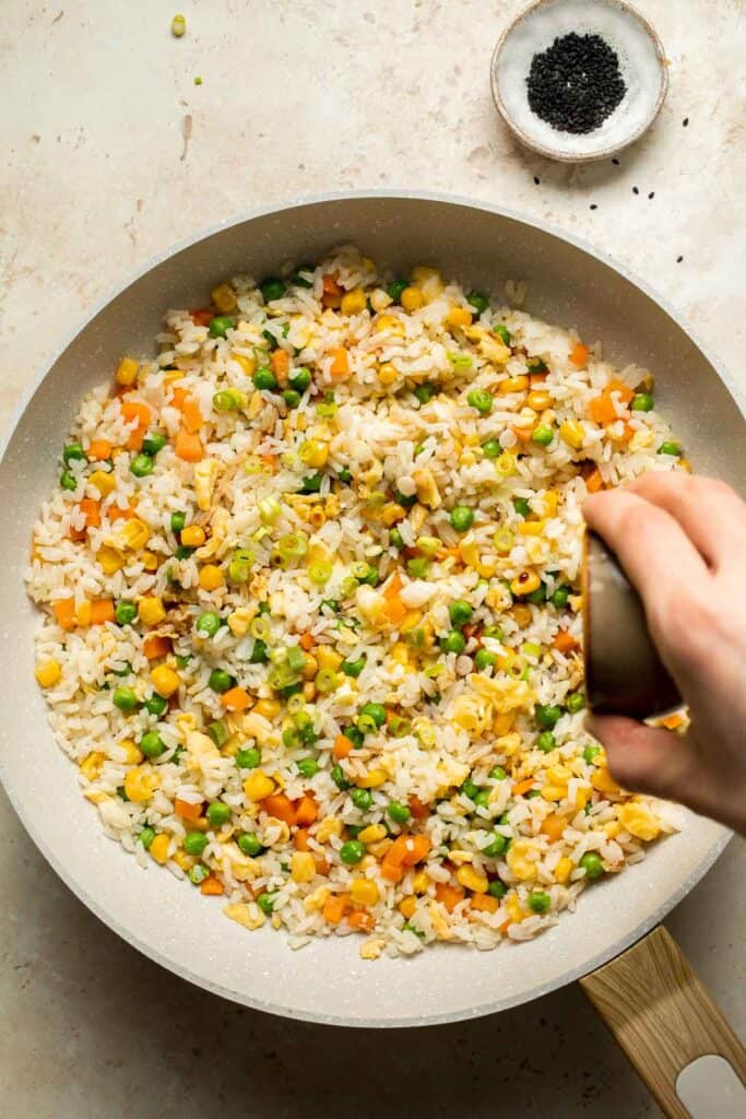 Say goodbye to takeout and make flavourful, Chinese restaurant-style vegetarian fried rice at home in 10 minutes, with fully customizable ingredients. | aheadofthyme.com