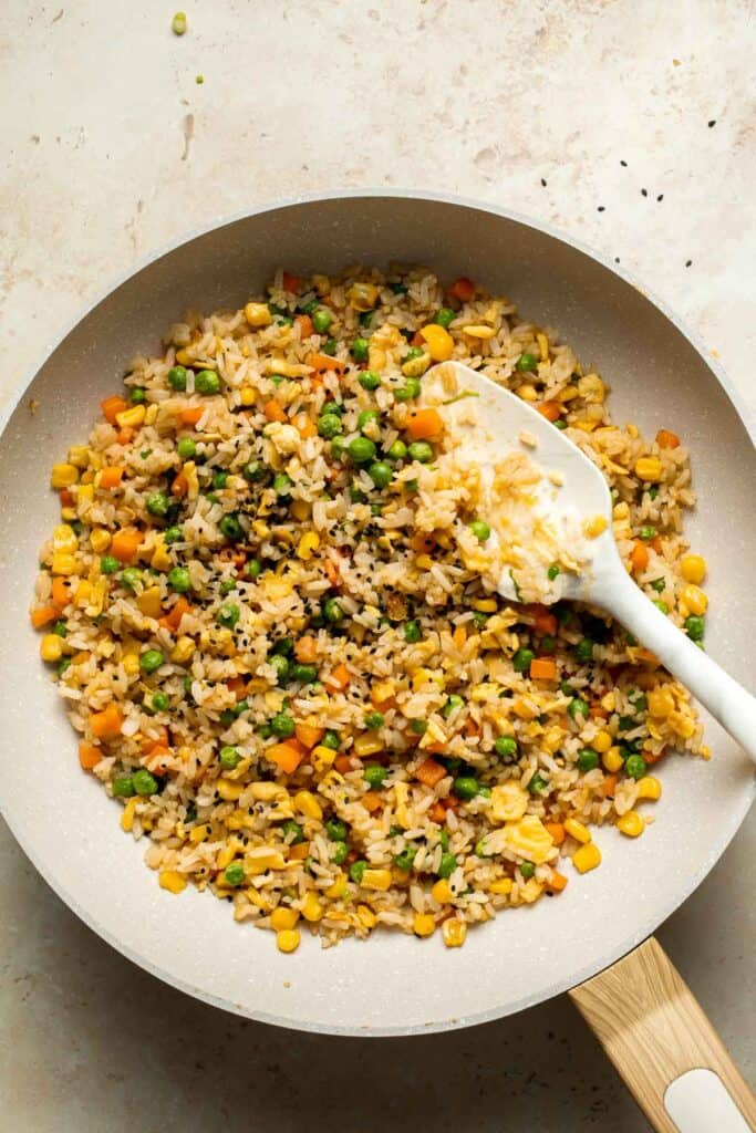 Say goodbye to takeout and make flavourful, Chinese restaurant-style vegetarian fried rice at home in 10 minutes, with fully customizable ingredients. | aheadofthyme.com