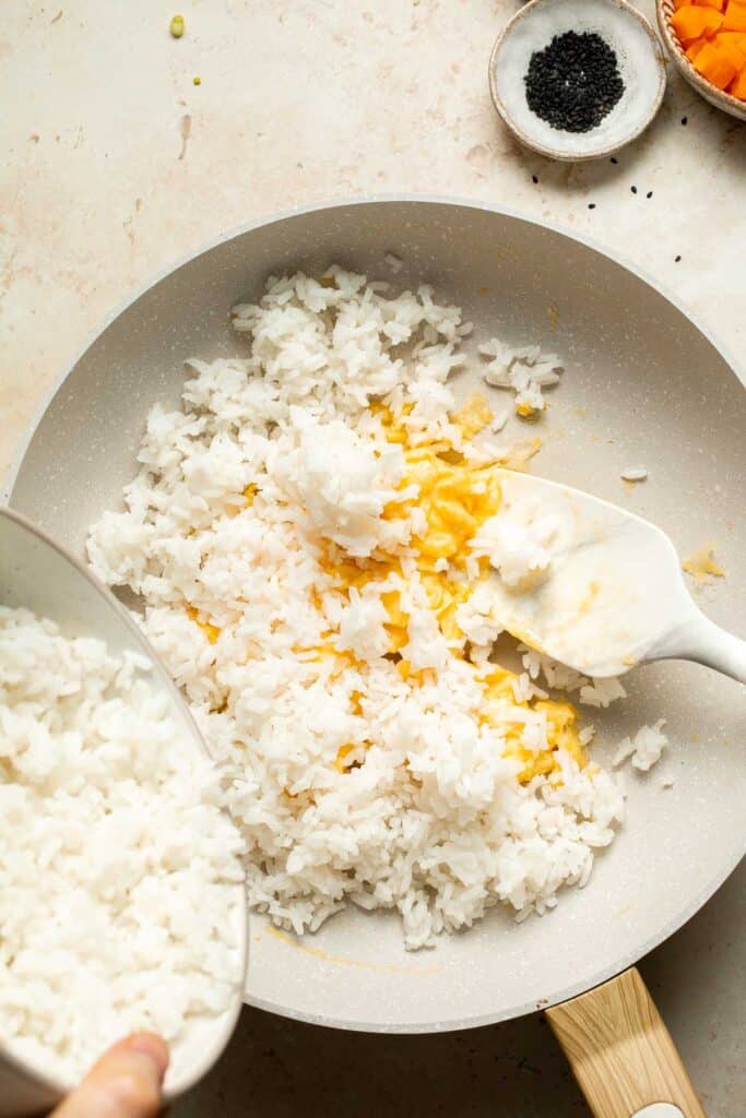 Say goodbye to takeout and make flavourful, Chinese restaurant-style vegetarian fried rice at home in 10 minutes, with fully customizable ingredients. | aheadofthyme.com