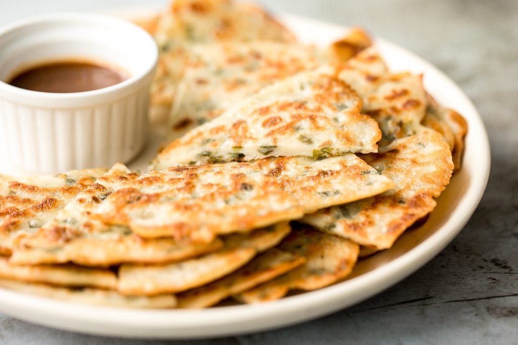 Don't let your sourdough starter go to waste, use your discard to make this easy one bowl recipe for crispy, light and fluffy, savoury chive pancakes. | aheadofthyme.com