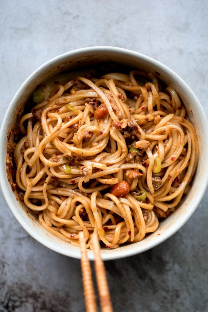 Toss thin wheat noodles in a spicy chili oil sauce and top with seasoned ground beef to make numbing, spicy Sichuan Dan Dan noodles in under 15 minutes. | aheadofthyme.com