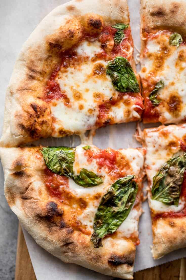 https://www.aheadofthyme.com/wp-content/uploads/2020/06/easy-skillet-neapolitan-margherita-pizza-735x1103.jpg