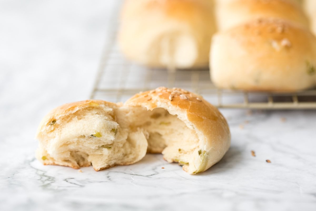 Quick Dinner Bread Rolls with Green Onions Ahead