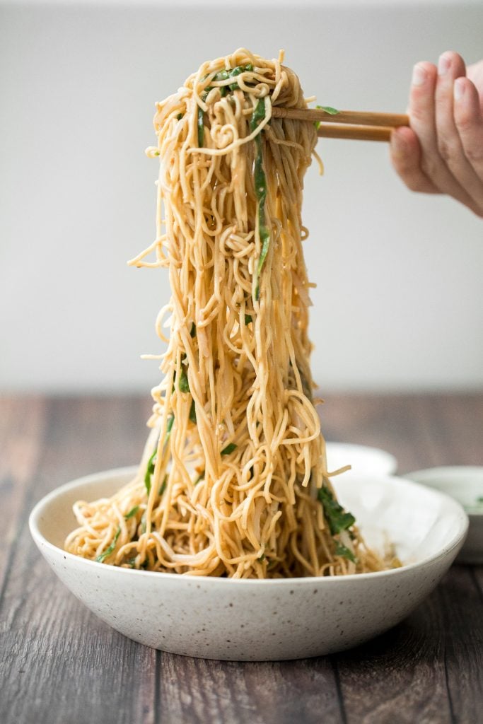 Easy vegan Shanghai style cold noodles tossed in peanut butter sauce with fresh vegetables and Asian seasonings, are flavourful and ready in 10 minutes. | aheadofthyme.com