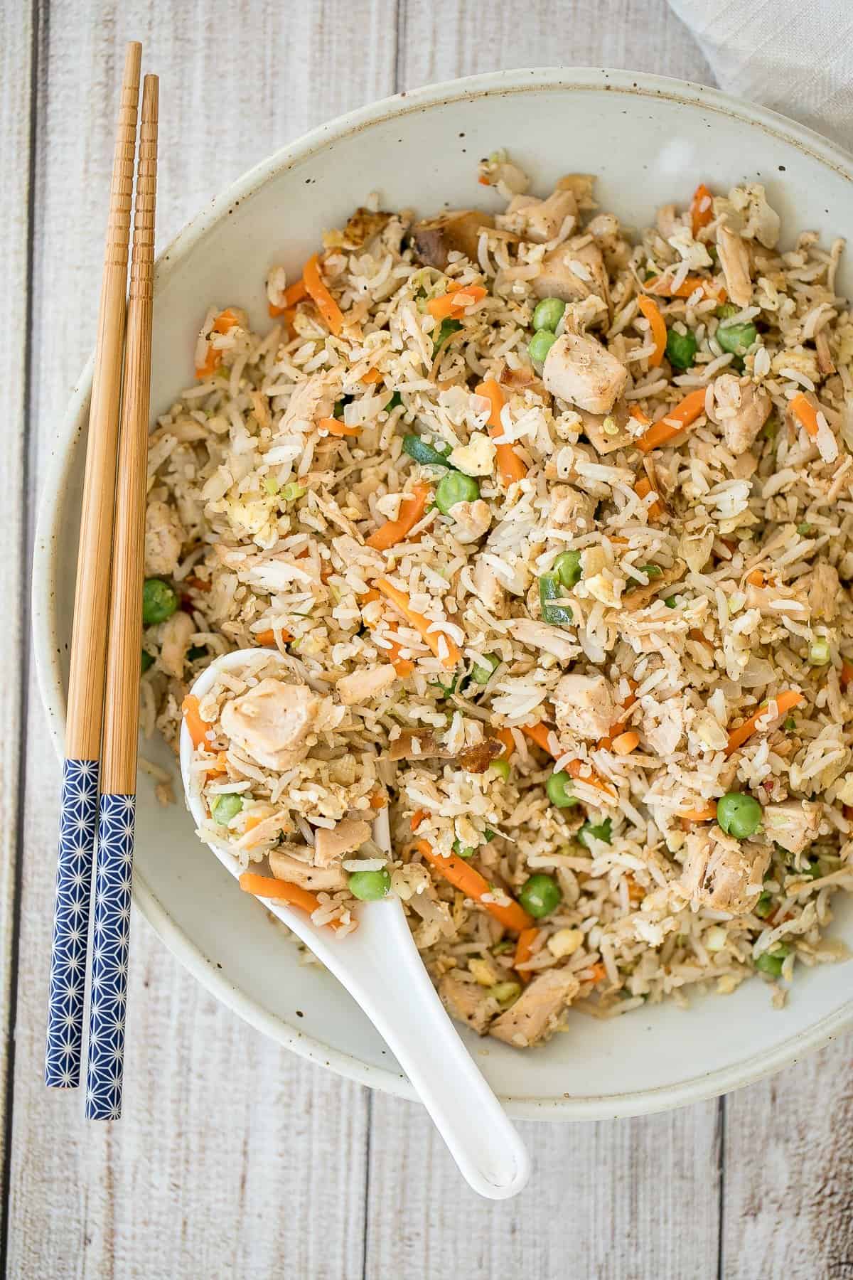 https://www.aheadofthyme.com/wp-content/uploads/2020/09/leftover-turkey-fried-rice-16.jpg