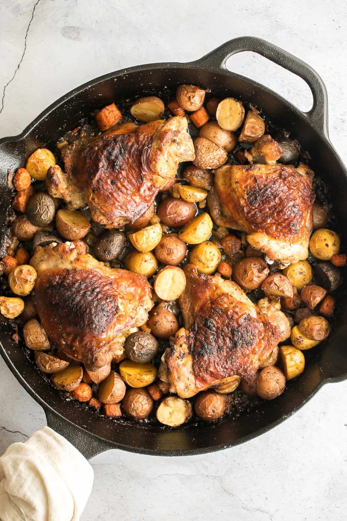 https://www.aheadofthyme.com/wp-content/uploads/2020/09/skillet-chicken-thighs-and-potatoes.jpg
