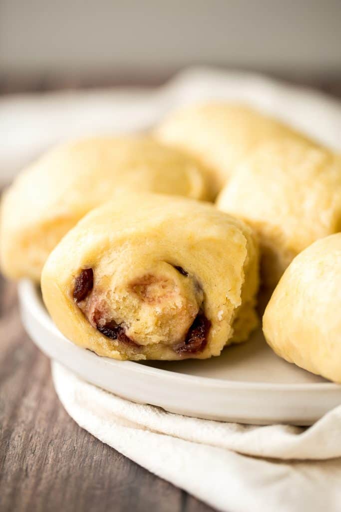 Cranberry pumpkin steamed buns (baozi) are light, spongy, and fluffy Chinese buns packed with colourful cranberries and pumpkin puree for the best flavour. | aheadofthyme.com