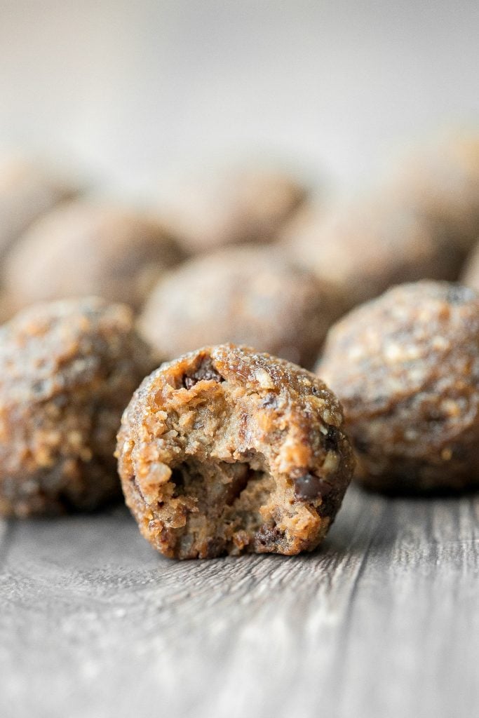 Wholesome and healthy pumpkin energy bites are a delicious, gluten-free and vegan alternative to pumpkin pie. Easy to whip up with just 15 minutes prep. | aheadofthyme.com