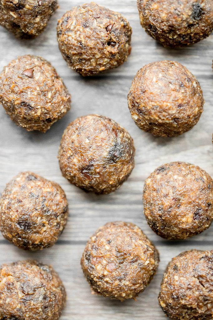 Wholesome and healthy pumpkin energy bites are a delicious, gluten-free and vegan alternative to pumpkin pie. Easy to whip up with just 15 minutes prep. | aheadofthyme.com