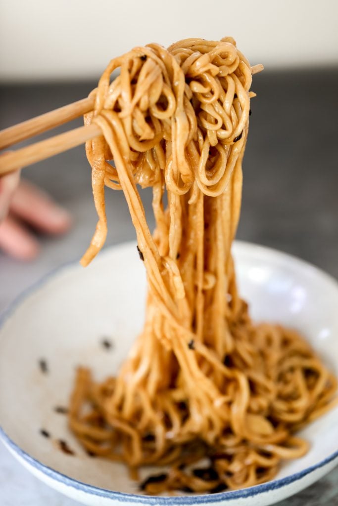 Shanghai scallion oil noodles (葱油拌面) is a flavourful, simple noodle dish that is easy to make homemade with 6 ingredients in under 10 minutes. | aheadofthyme.com