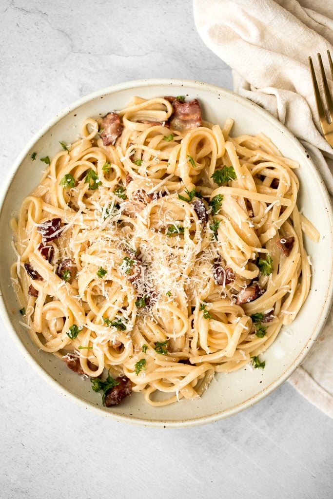 Creamy spaghetti carbonara (Spaghetti a la Carbonara) is a simple classic Italian pasta with pancetta that's quick and easy to make in minutes. | aheadofthyme.com