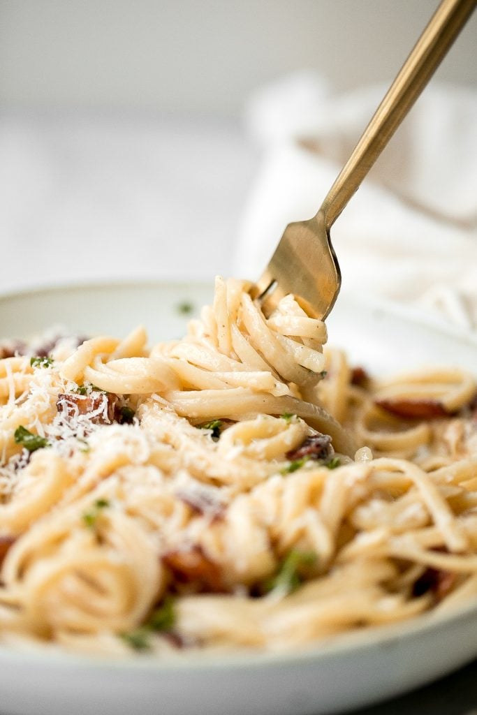 Creamy spaghetti carbonara (Spaghetti a la Carbonara) is a simple classic Italian pasta with pancetta that's quick and easy to make in minutes. | aheadofthyme.com