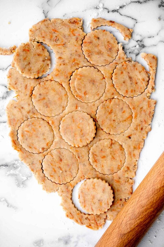 Carrot cake shortbread cookies are sweet and buttery, packed with carrots and walnuts, and spiced like your favourite carrot cake. A total treat. | aheadofthyme.com