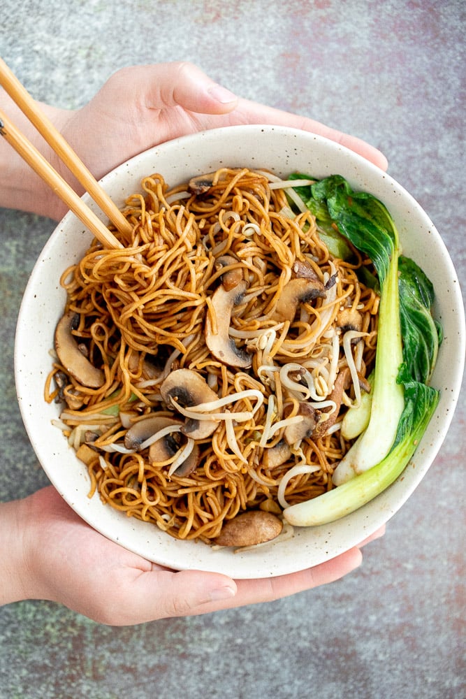 Better than takeout, quick easy stir-fried vegetarian chow mein is packed with vegetables and coated in a delicious savoury sauce. Make it in 15 minutes. | aheadofthyme.com