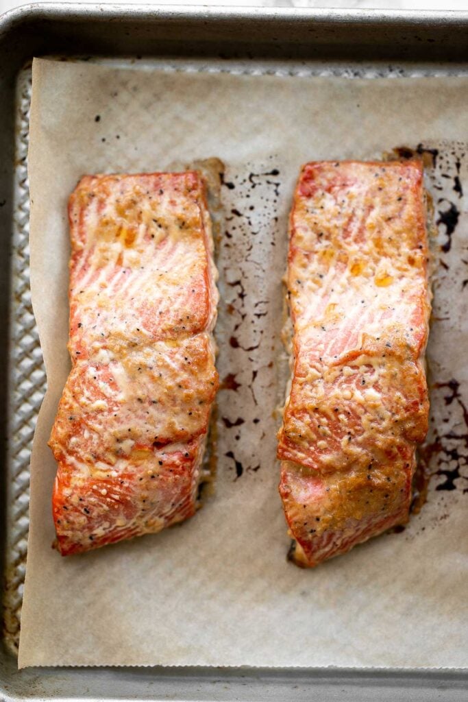 Baked miso salmon brings traditional Japanese flavours to the forefront, with a healthy and delicious meal that’s easy to make on busy weeknights. | aheadofthyme.com