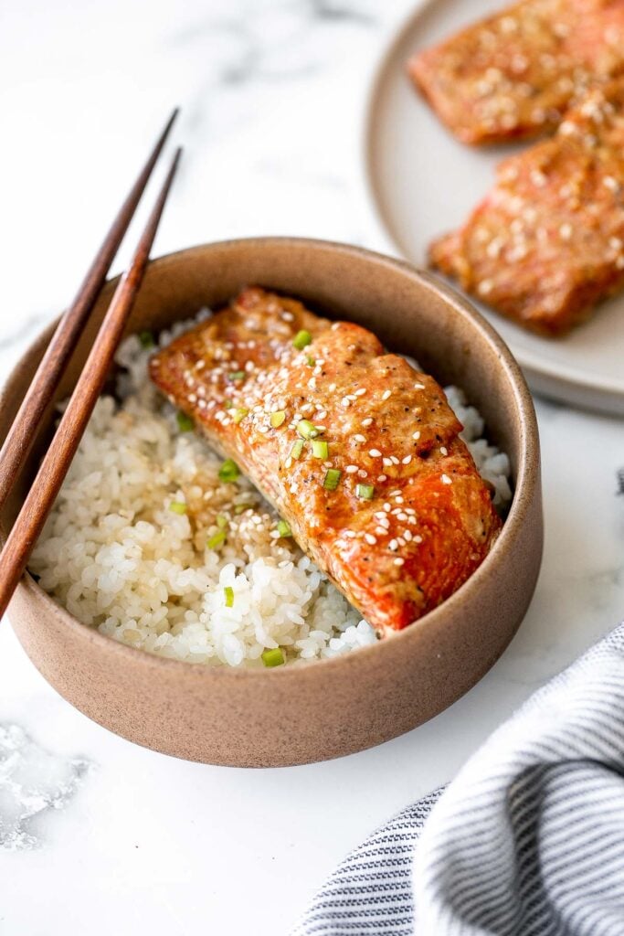 Baked miso salmon brings traditional Japanese flavours to the forefront, with a healthy and delicious meal that’s easy to make on busy weeknights. | aheadofthyme.com