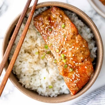 Baked miso salmon brings traditional Japanese flavours to the forefront, with a healthy and delicious meal that’s easy to make on busy weeknights. | aheadofthyme.com