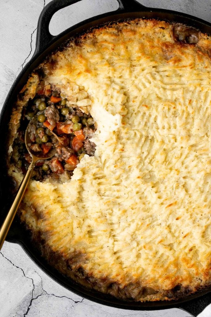 Skillet shepherd's pie is a savoury and hearty traditional comfort food. With flavourful beef and fluffy potatoes, this cozy meal it will warm you up. | aheadofthyme.com