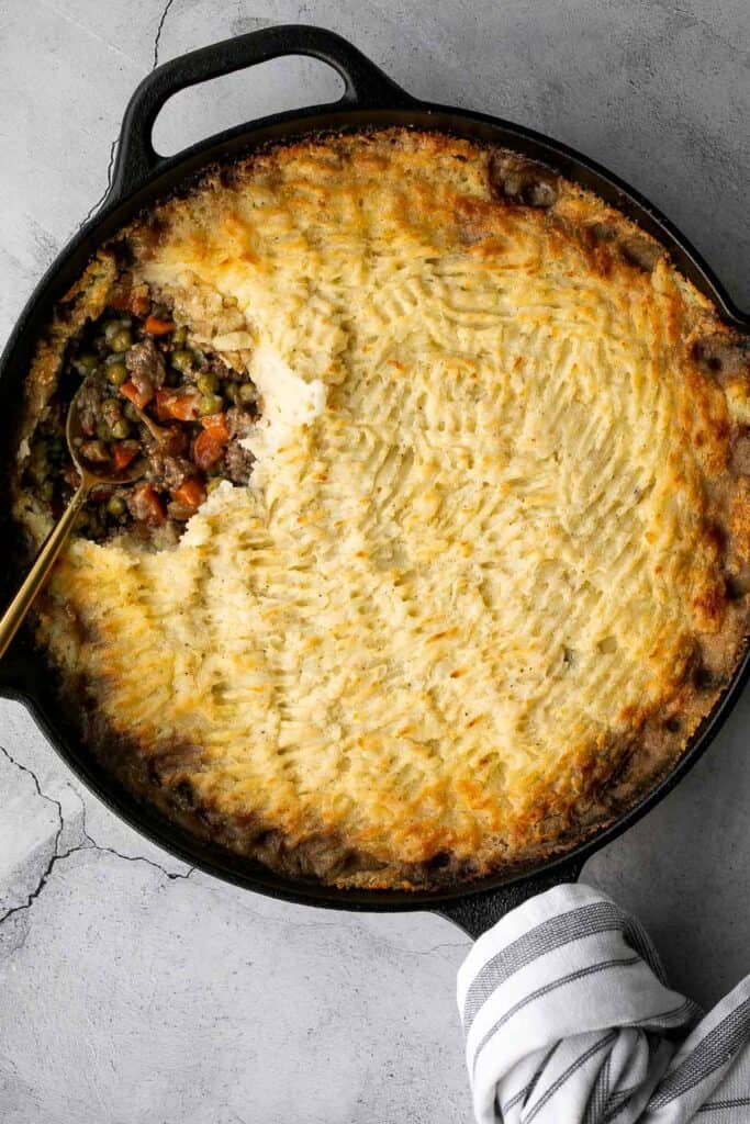 Skillet shepherd's pie is a savoury and hearty traditional comfort food. With flavourful beef and fluffy potatoes, this cozy meal it will warm you up. | aheadofthyme.com