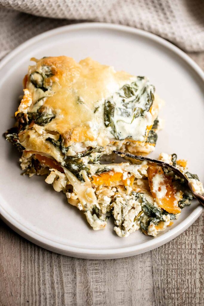 Butternut squash lasagna is a delicious, warm and cozy vegetarian lasagna to make this fall when the your family is craving major comfort food this fall. | aheadofthyme.com