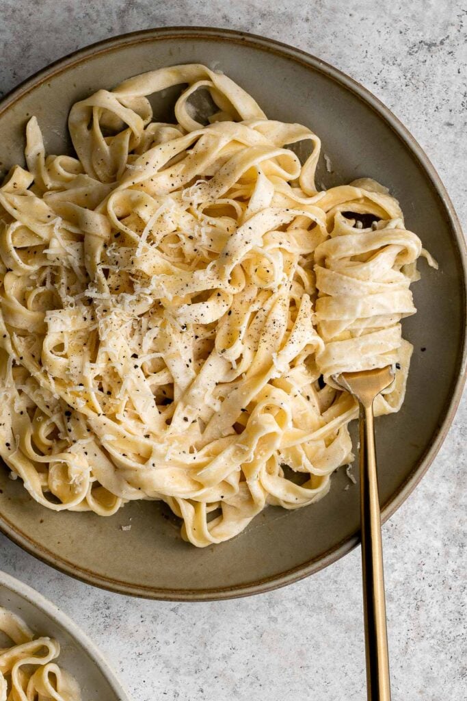 Fettuccine alfredo is a classic Italian pasta dish that is rich, creamy, and delicious. Plus, it comes together in less than 15 minutes! | aheadofthyme.com