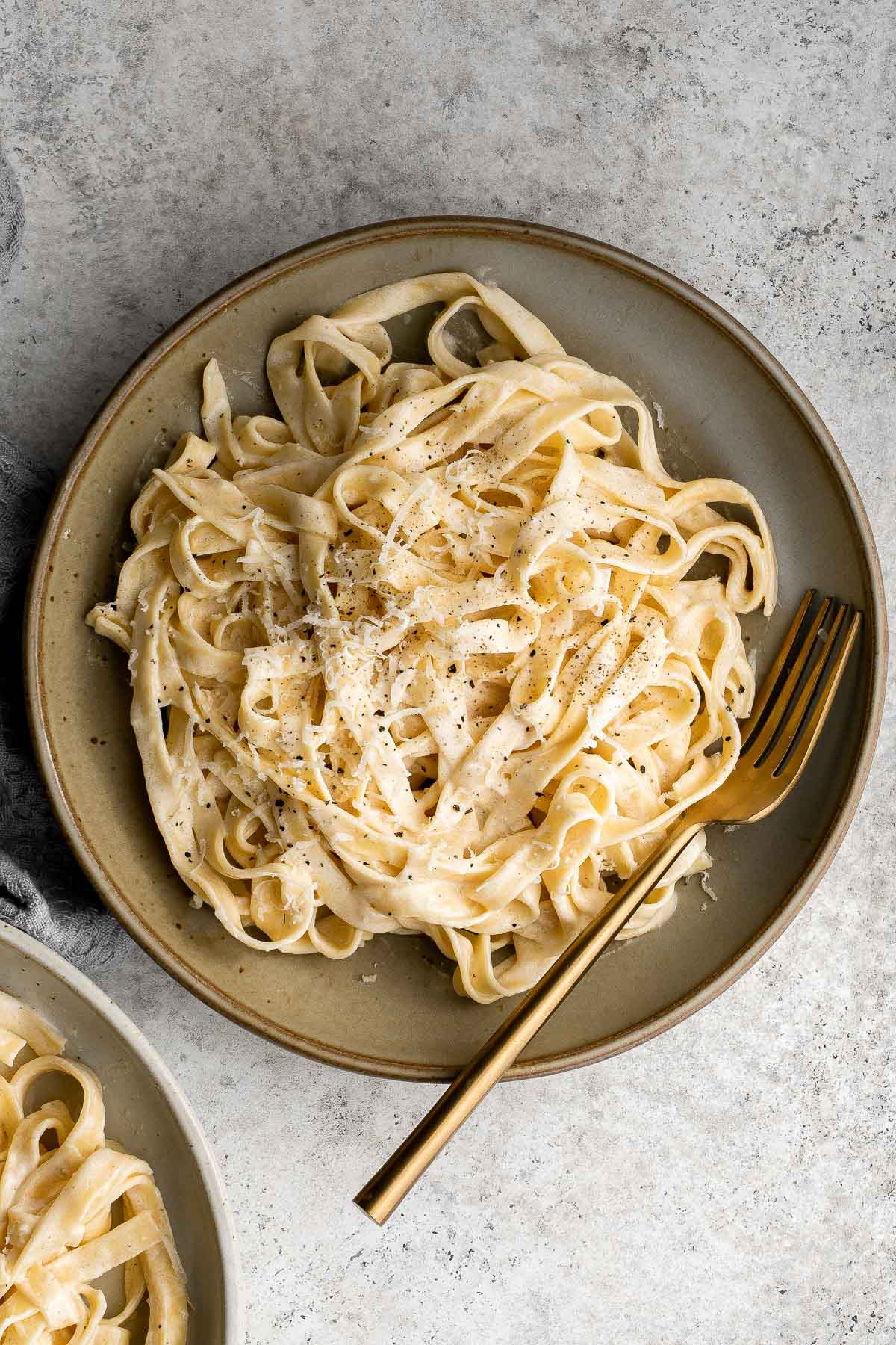 Fettuccine alfredo is a classic Italian pasta dish that is rich, creamy, and delicious. Plus, it comes together in less than 15 minutes! | aheadofthyme.com