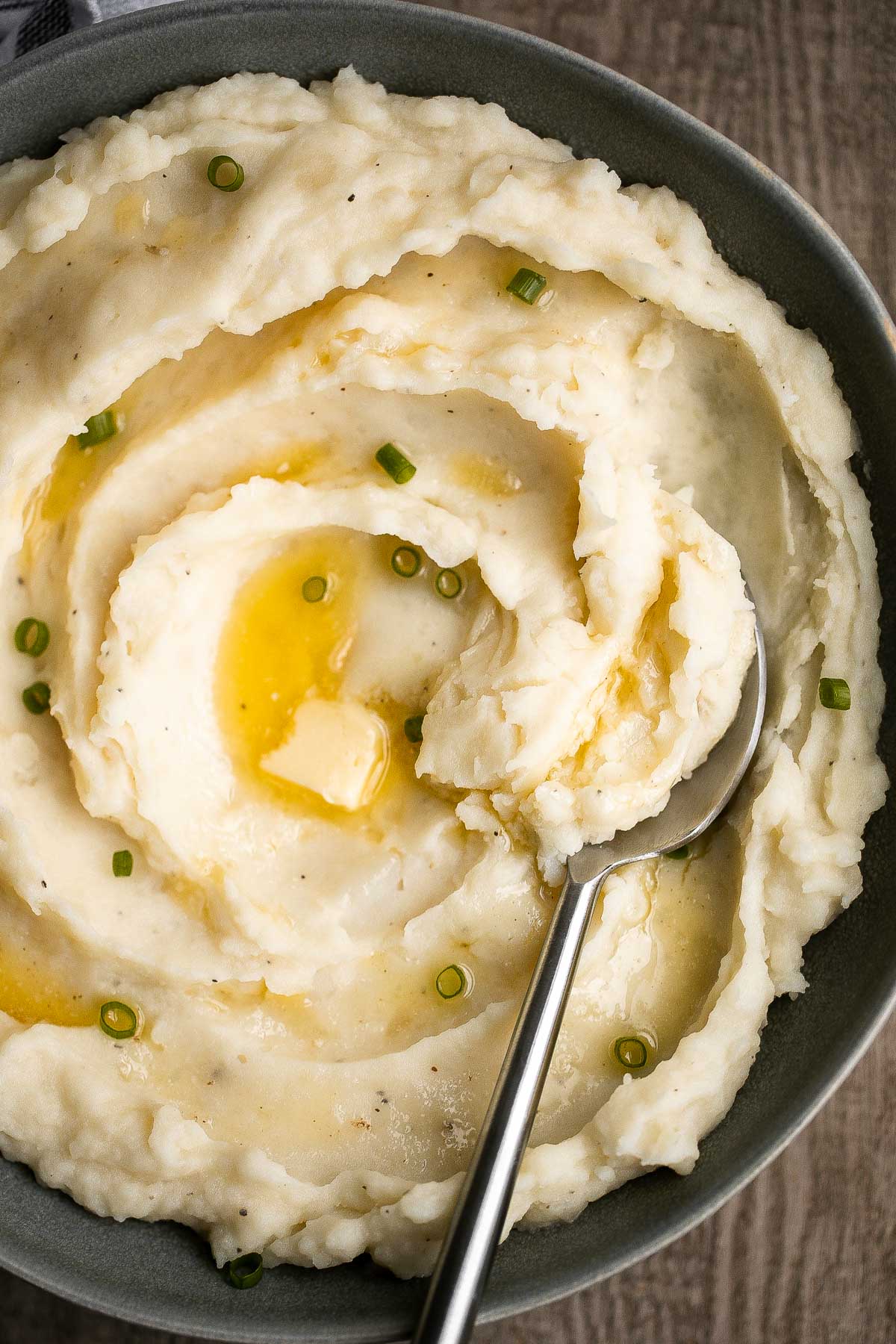 Instant pot mashed potatoes are the quickest and easiest mashed potatoes you’ll make in under 20 minutes (including prep!) in the pressure cooker. | aheadofthyme.com