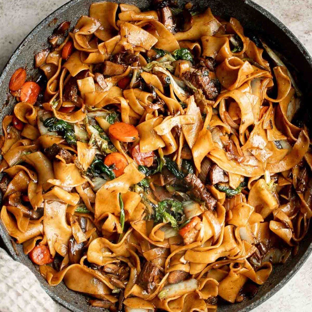 This beef noodle stir fry is the 20-minute dinner that you have been looking for - quick and easy, delicious and flavorful, and so much better than takeout. | aheadofthyme.com