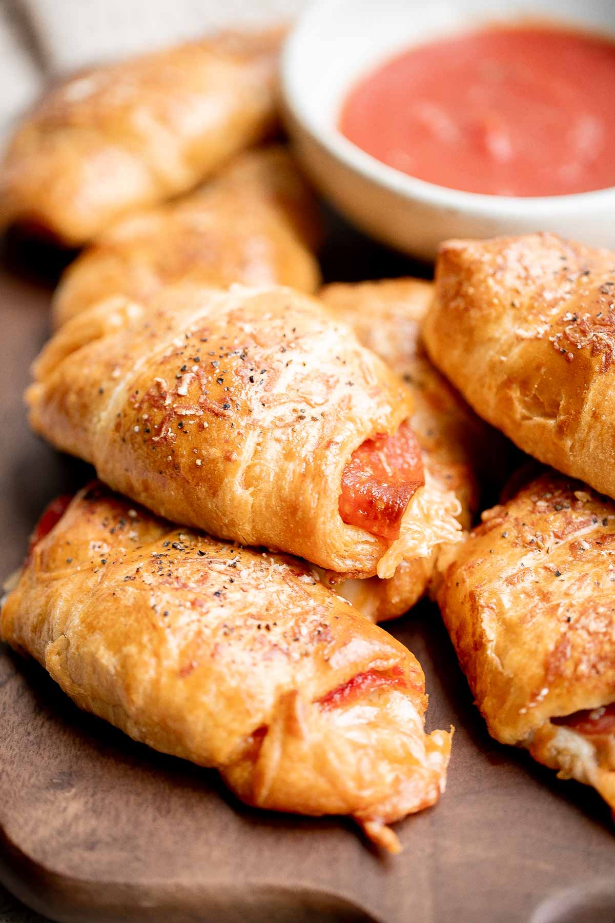 https://www.aheadofthyme.com/wp-content/uploads/2022/01/pizza-crescent-rolls-3.jpg