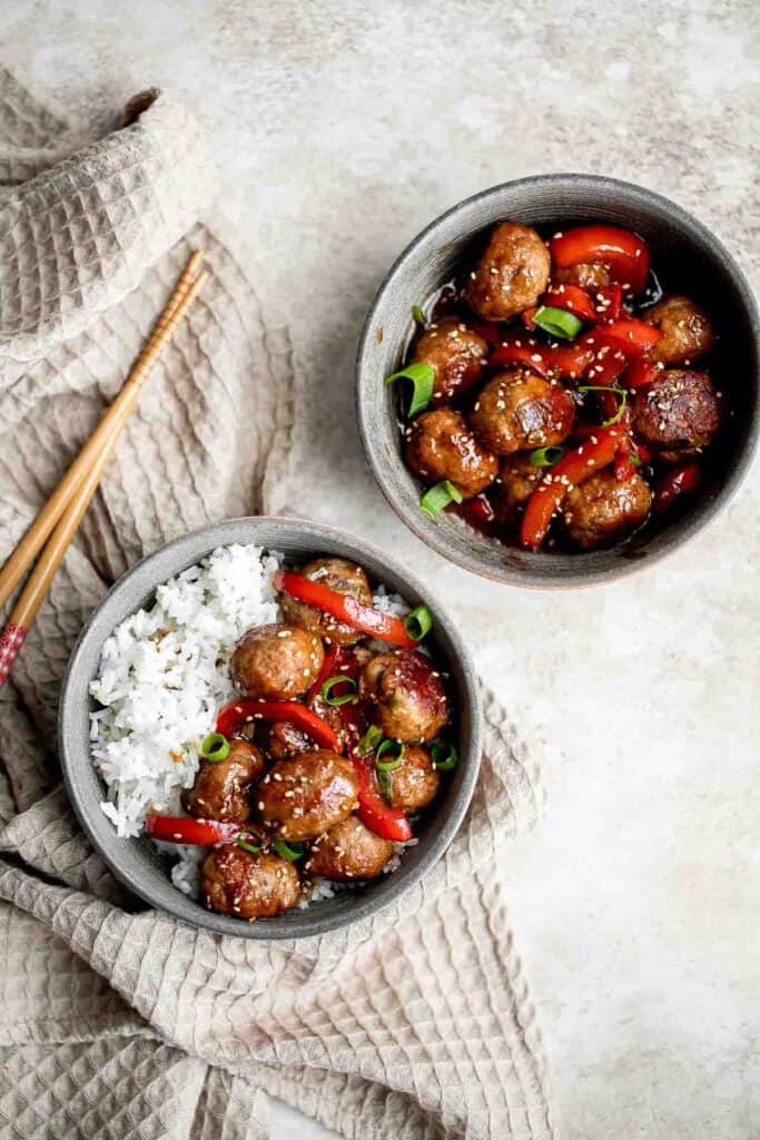 Sesame chicken meatballs are quick, easy, delicious, and loaded with Asian flavor, cooked in a homemade stir fry sauce and customizable with easy veggies! | aheadofthyme.com