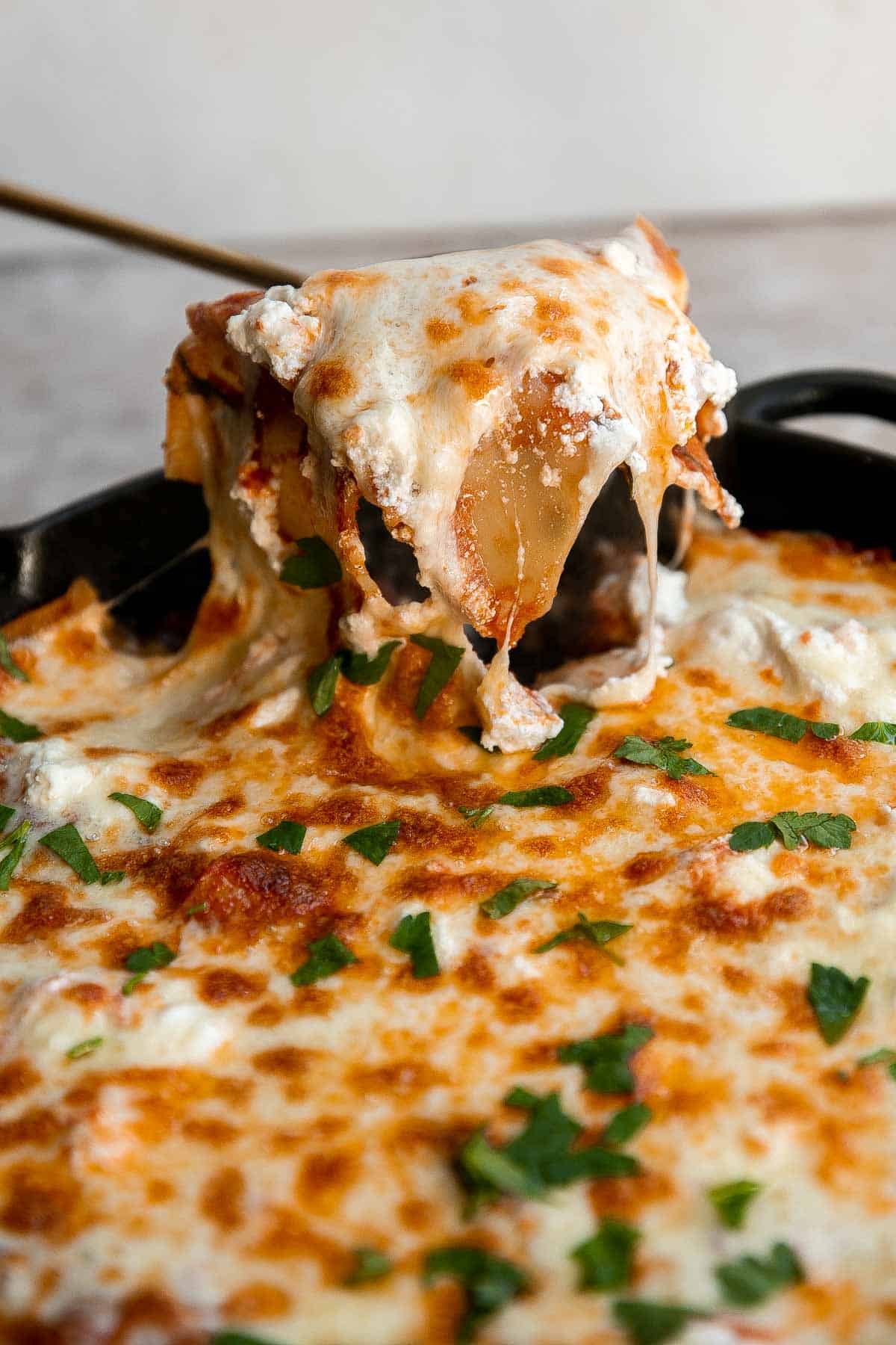 This one pan Skillet Lasagna has all the same ingredients and flavors as a traditional meat lasagna but with minimal prep and is ready in just 40 minutes. | aheadofthyme.com