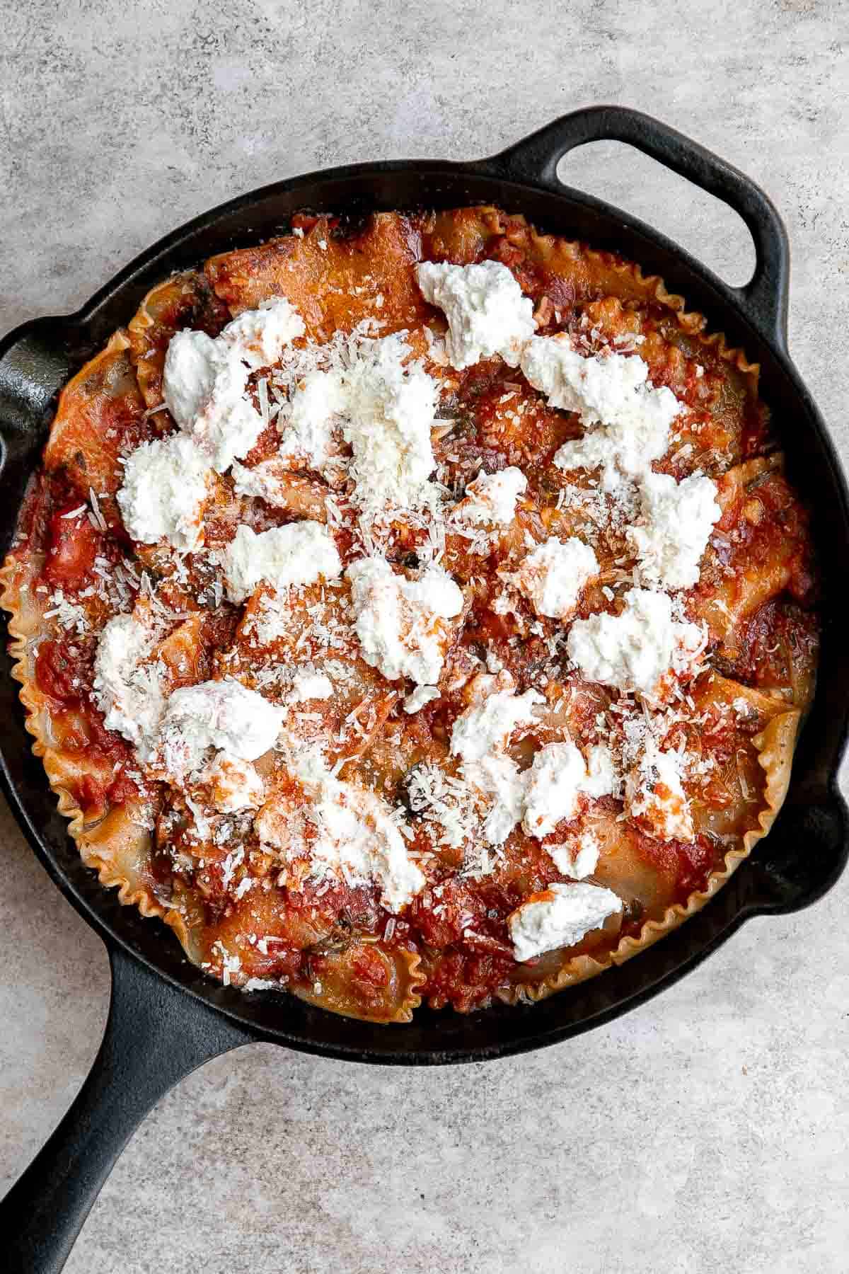 This one pan Skillet Lasagna has all the same ingredients and flavors as a traditional meat lasagna but with minimal prep and is ready in just 40 minutes. | aheadofthyme.com