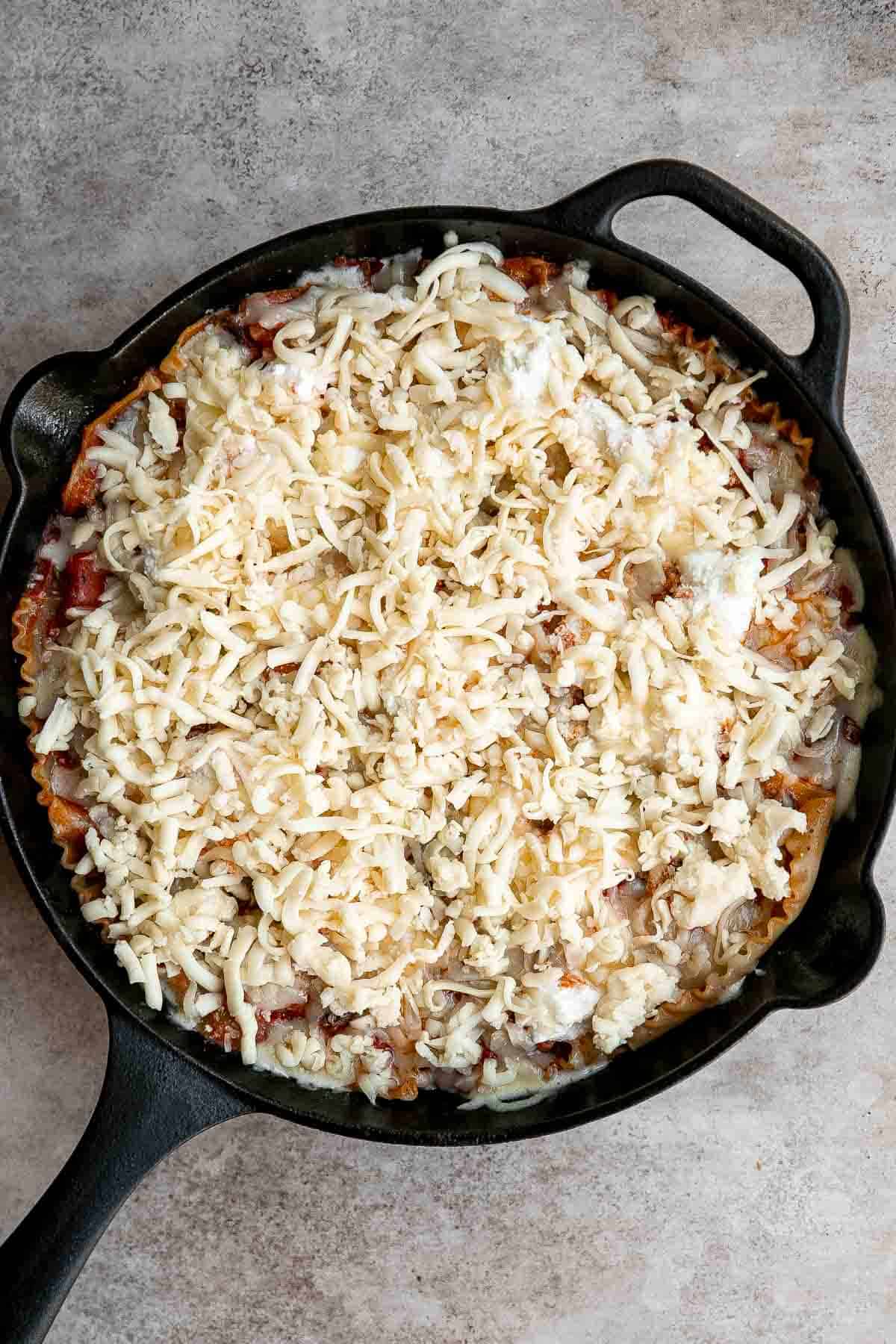 This one pan Skillet Lasagna has all the same ingredients and flavors as a traditional meat lasagna but with minimal prep and is ready in just 40 minutes. | aheadofthyme.com