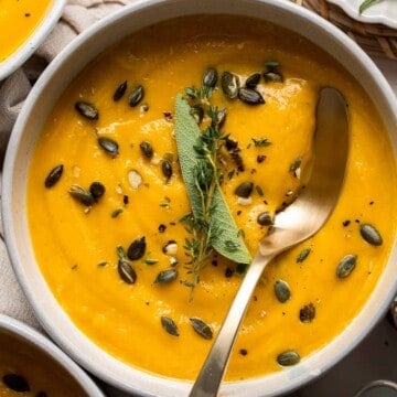 Roasted Acorn Squash Soup is smooth and velvety, packed with veggies, and loaded with fall flavor. Serve for a cozy lunch, dinner, or on Thanksgiving. | aheadofthyme.com