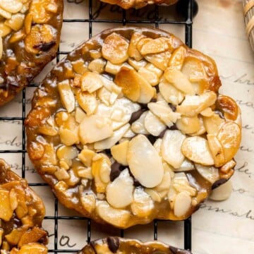 These crunchy Almond Florentines are made with sliced almonds, a sticky sweet coating that acts like hardened caramel, and a layer of dark chocolate. | aheadofthyme.com