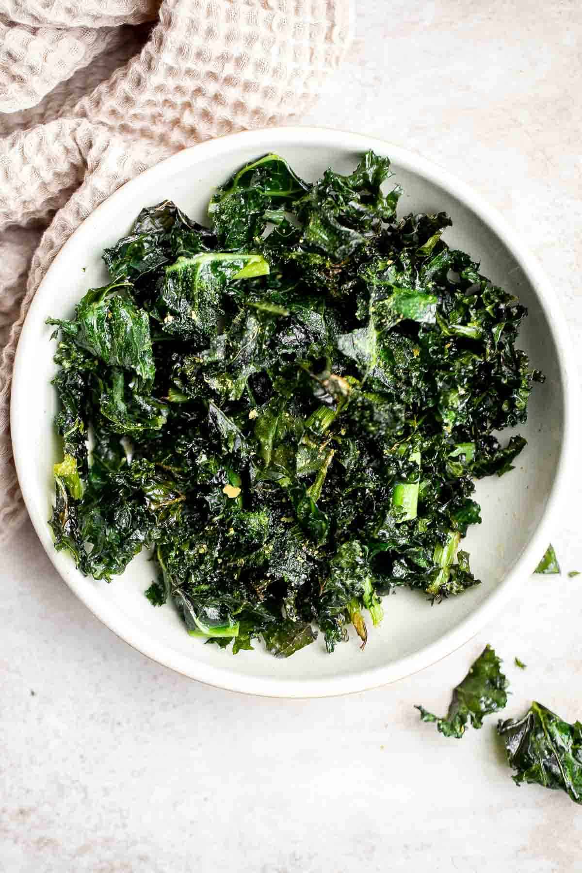 You’ll never want to buy chips after trying these incredibly light and crispy homemade Kale Chips! They’re completely vegan, easy to make, and healthy. | aheadofthyme.com