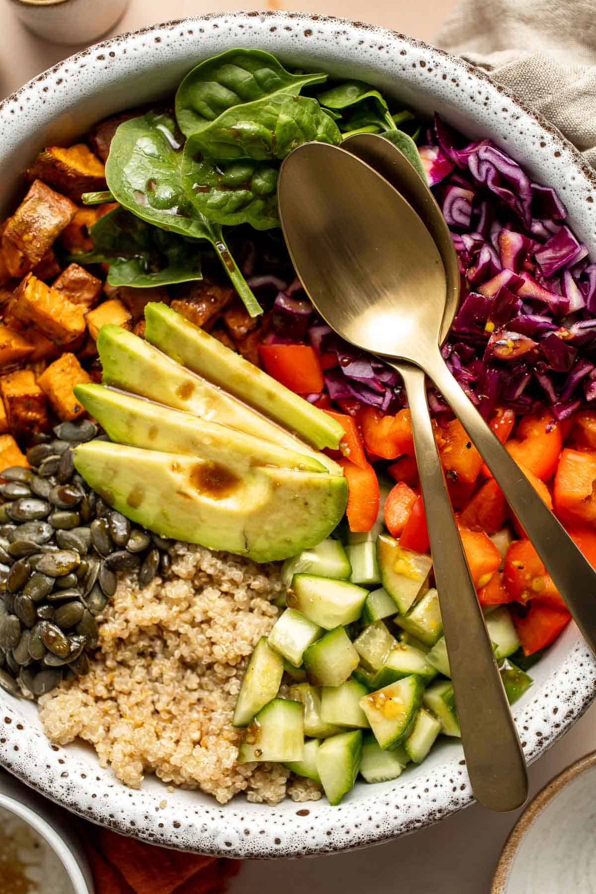 This vegan Buddha Bowl is the perfect hybrid of a salad and grain bowl that is packed with nutritious ingredients like grains, vegetables, and protein. | aheadofthyme.com