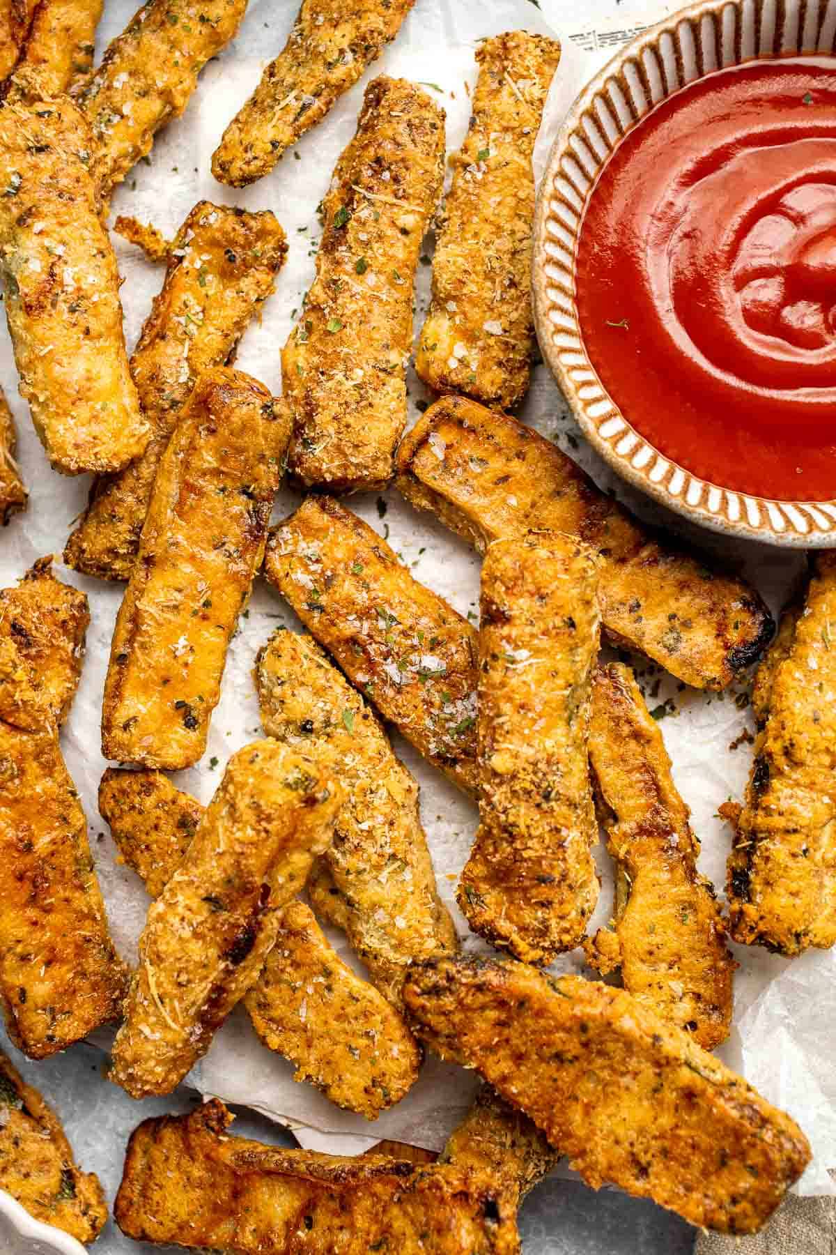 Baked Zucchini Fries are healthy, flavorful, and delicious. This summer vegetable is crispy on the outside while soft and creamy on the inside. | aheadofthyme.com