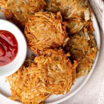These crispy Hash Browns have a crisp, golden exterior and are soft inside — the defining features of a good hash brown. Make in just 20 minutes! | aheadofthyme.com