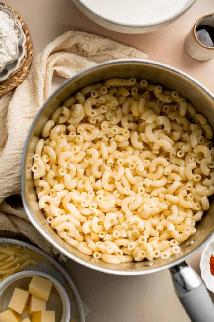 This Spicy Mac and Cheese recipe is a spicy version of a beloved classic that takes this cheesy pasta to the next level with added spices for a kick. | aheadofthyme.com