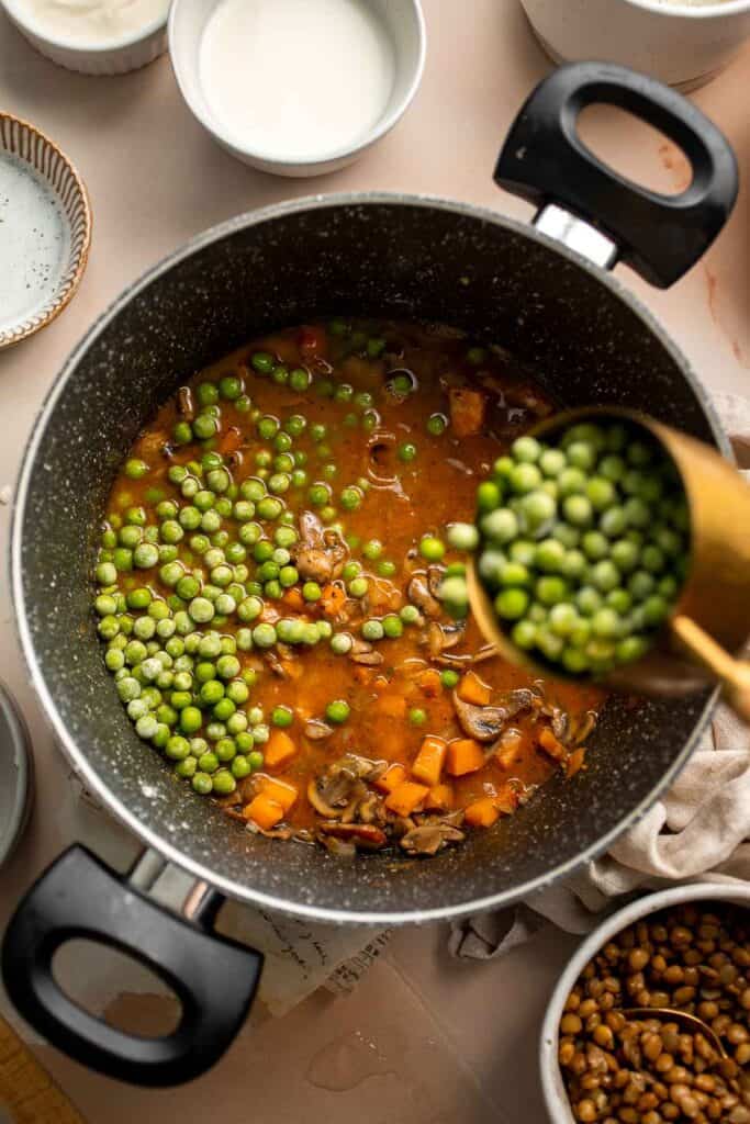 Ditch the ground lamb and enjoy this cozy Vegetarian Shepherd's Pie that uses a blend of perfectly seasoned mushrooms and lentils instead. | aheadofthyme.com